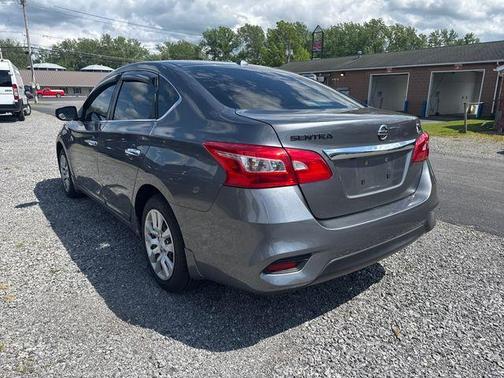 Gun Metallic 2018 Nissan Sentra SV