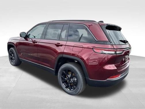 2026 Jeep Grand Cherokee Laredo