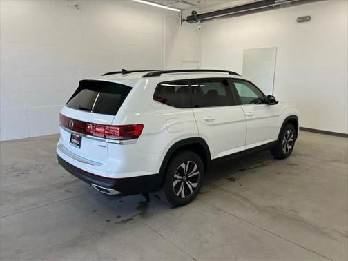 2025 Volkswagen Atlas 2.0T SE