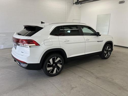 opal white pearl 2026 Volkswagen Atlas Cross Sport 2.0T SE w/Technology 4MOTION