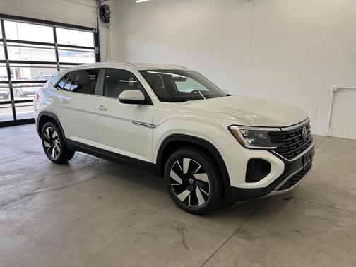 opal white pearl 2026 Volkswagen Atlas Cross Sport 2.0T SE w/Technology 4MOTION