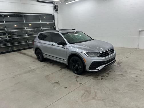 2023 Volkswagen Tiguan 2.0T SE R-Line Black 4MOTION