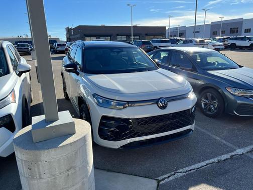 2025 Volkswagen Tiguan 2.0T SE R-Line Black 4MOTION