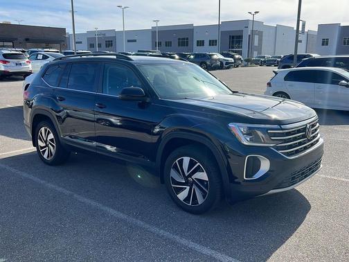 Deep Black Pearl 2026 Volkswagen Atlas 2.0T SE w/Technology 4MOTION