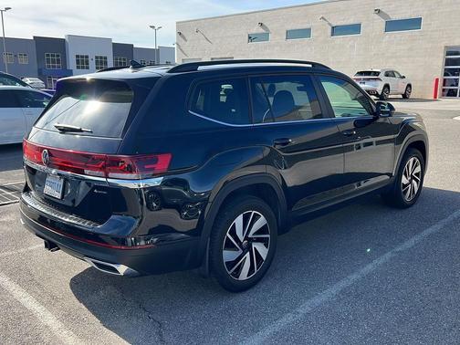 Deep Black Pearl 2026 Volkswagen Atlas 2.0T SE w/Technology 4MOTION
