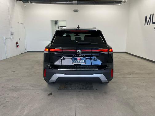 deep black pearl 2026 Volkswagen Tiguan 2.0T S