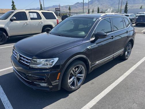 Deep Black Pearl Metallic 2018 Volkswagen Tiguan 2.0T SEL