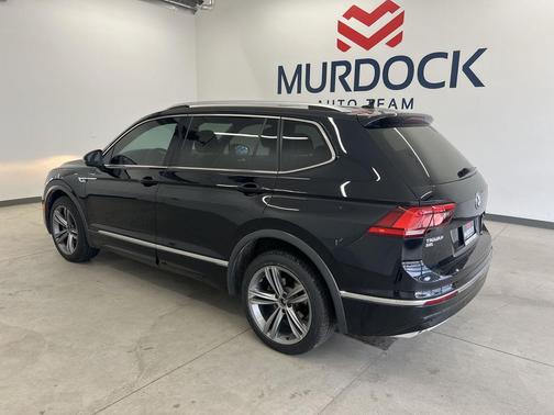 Deep Black Pearl Metallic 2018 Volkswagen Tiguan 2.0T SEL