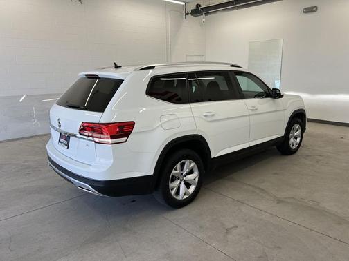 Pure White 2019 Volkswagen Atlas 3.6L SE w/Technology