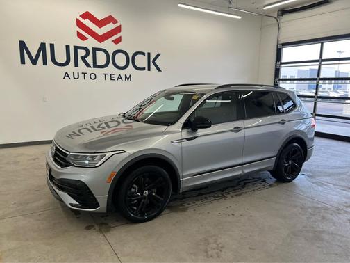 2023 Volkswagen Tiguan 2.0T SE R-Line Black