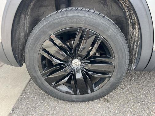 Reflex Silver Metallic 2018 Volkswagen Atlas 3.6L SEL Premium