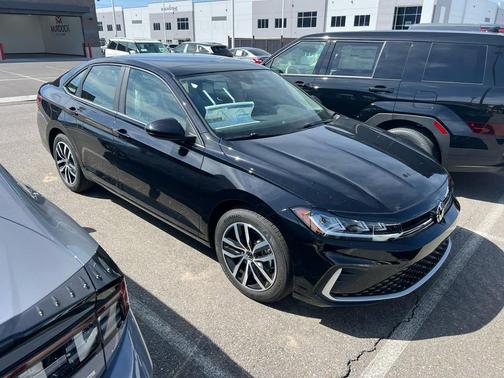 Deep Black Pearl 2026 Volkswagen Jetta 1.4T SE