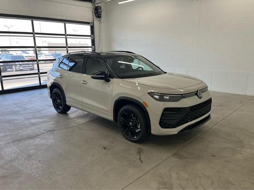 2025 Volkswagen Tiguan 2.0T SE R-Line Black 4MOTION