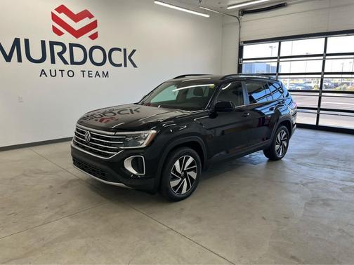 Deep Black Pearl 2026 Volkswagen Atlas 2.0T SE w/Technology 4MOTION