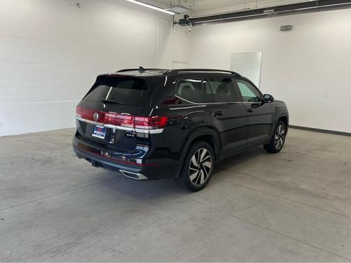 2024 Volkswagen Atlas 2.0T SE w/Technology 4MOTION