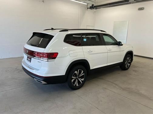 2025 Volkswagen Atlas 2.0T SE