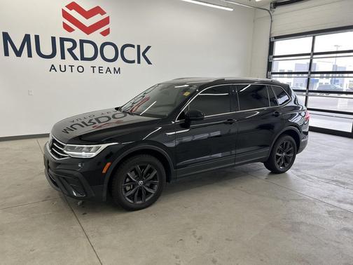 Deep Black Pearl 2022 Volkswagen Tiguan 2.0T SE 4MOTION