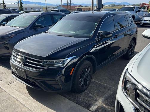 Deep Black Pearl 2022 Volkswagen Tiguan 2.0T SE 4MOTION