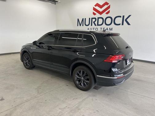 Deep Black Pearl 2022 Volkswagen Tiguan 2.0T SE 4MOTION