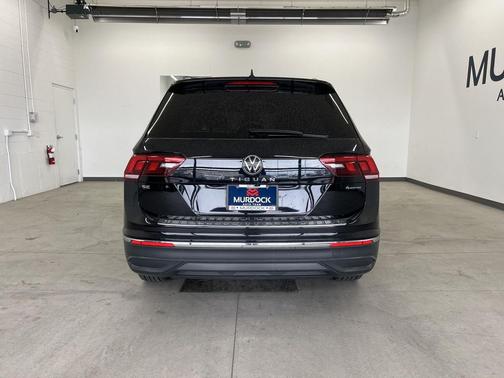 Deep Black Pearl 2022 Volkswagen Tiguan 2.0T SE 4MOTION