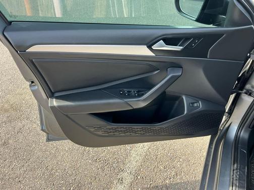 Platinum Gray Metallic 2019 Volkswagen Jetta 1.4T S