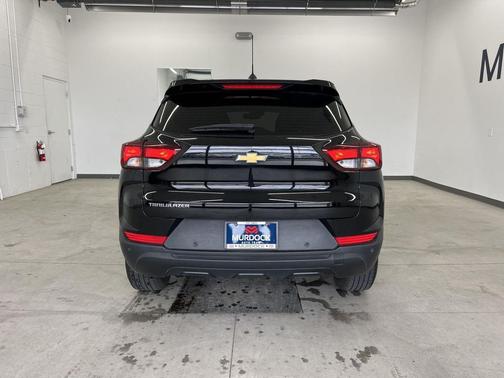Mosaic Black Metallic 2022 Chevrolet Trailblazer LS