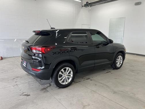 Mosaic Black Metallic 2022 Chevrolet Trailblazer LS