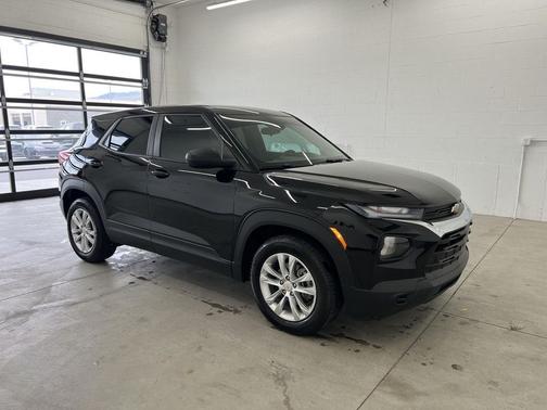 Mosaic Black Metallic 2022 Chevrolet Trailblazer LS