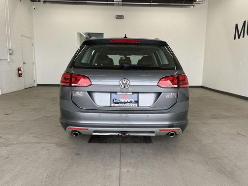 Platinum Gray Metallic 2017 Volkswagen Golf Alltrack TSI SE