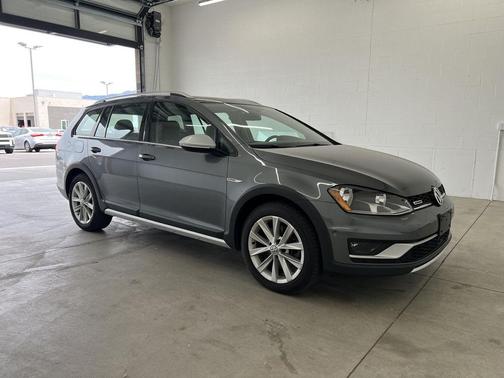 Platinum Gray Metallic 2017 Volkswagen Golf Alltrack TSI SE