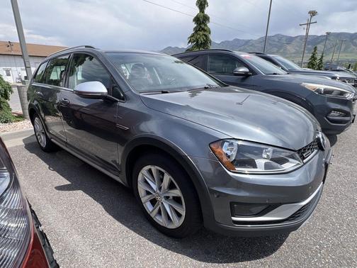 Platinum Gray Metallic 2017 Volkswagen Golf Alltrack TSI SE