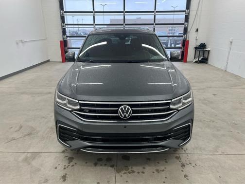 Platinum Gray Metallic 2022 Volkswagen Tiguan 2.0T SEL R-Line 4MOTION