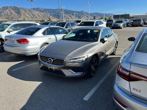 2021 Volvo S60 Recharge Plug-In Hybrid T8 Inscription