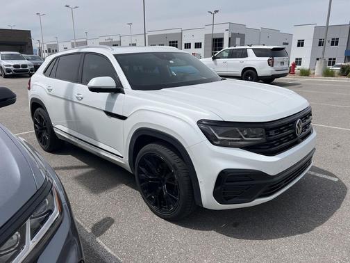 Opal White Pearl 2023 Volkswagen Atlas Cross Sport 3.6L V6 SEL Premium R-Line