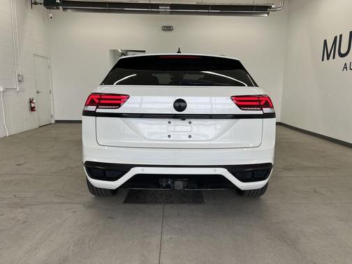 Opal White Pearl 2023 Volkswagen Atlas Cross Sport 3.6L V6 SEL Premium R-Line