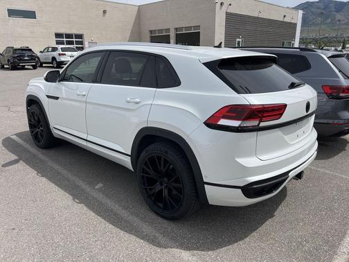 Opal White Pearl 2023 Volkswagen Atlas Cross Sport 3.6L V6 SEL Premium R-Line