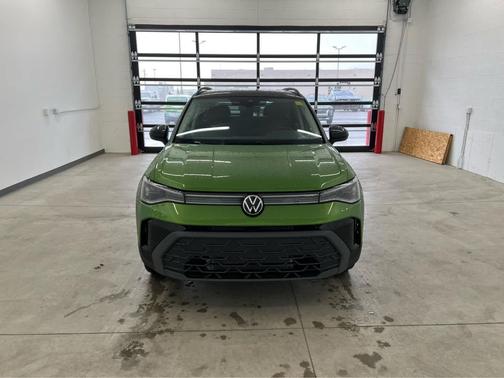 2025 Volkswagen Taos 1.5T SE Black