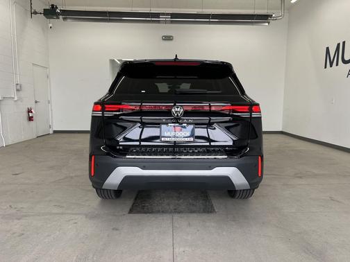 deep black pearl 2026 Volkswagen Tiguan 2.0T SE