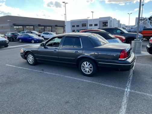 Black Clearcoat 2005 Ford Crown Victoria LX