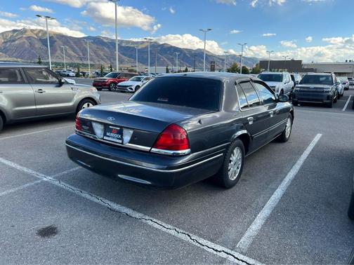 Black Clearcoat 2005 Ford Crown Victoria LX