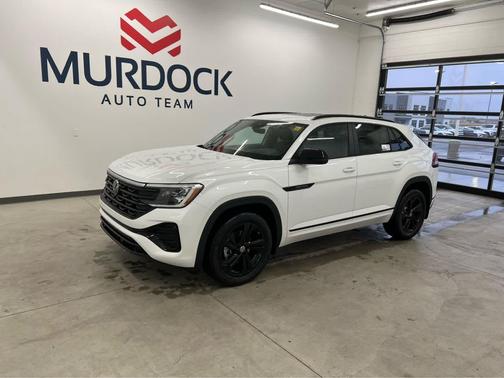 opal white pearl 2026 Volkswagen Atlas Cross Sport 2.0T SEL