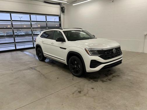 opal white pearl 2026 Volkswagen Atlas Cross Sport 2.0T SEL