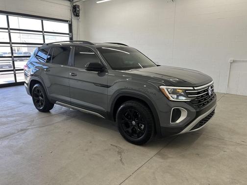 Pure Gray 2024 Volkswagen Atlas 2.0T SEL