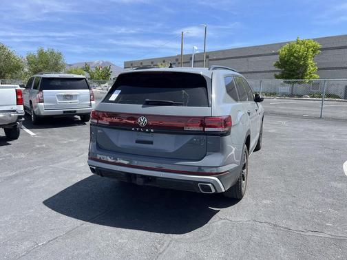 Pure Gray 2024 Volkswagen Atlas 2.0T SEL