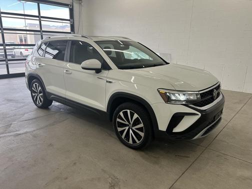 Pure White 2023 Volkswagen Taos SE
