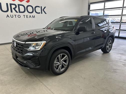 Deep Black Pearl 2025 Volkswagen Atlas Cross Sport 2.0T SEL