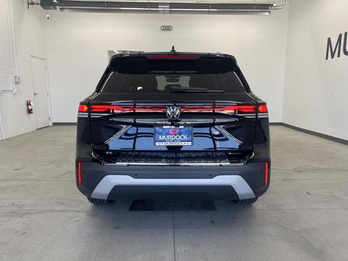 deep black pearl 2026 Volkswagen Tiguan 2.0T SE