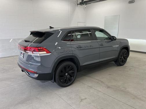 pure gray 2026 Volkswagen Atlas Cross Sport 2.0T SE w/Technology 4MOTION