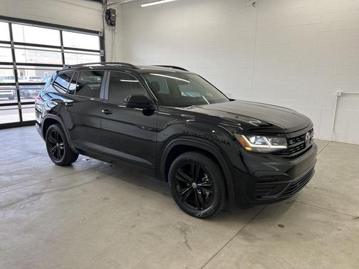 Deep Black Pearl 2023 Volkswagen Atlas 3.6L SEL