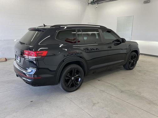 Deep Black Pearl 2023 Volkswagen Atlas 3.6L SEL